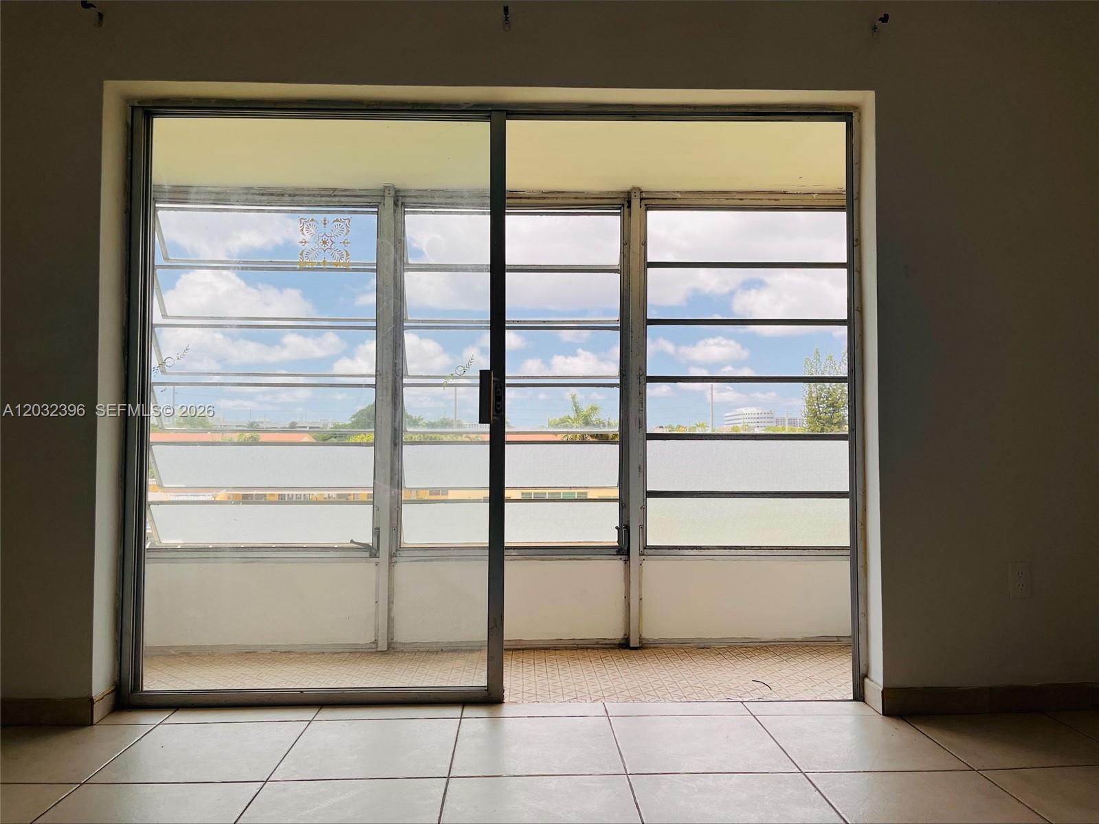BISCAYNE LAKE GDN BLDG B - Residential