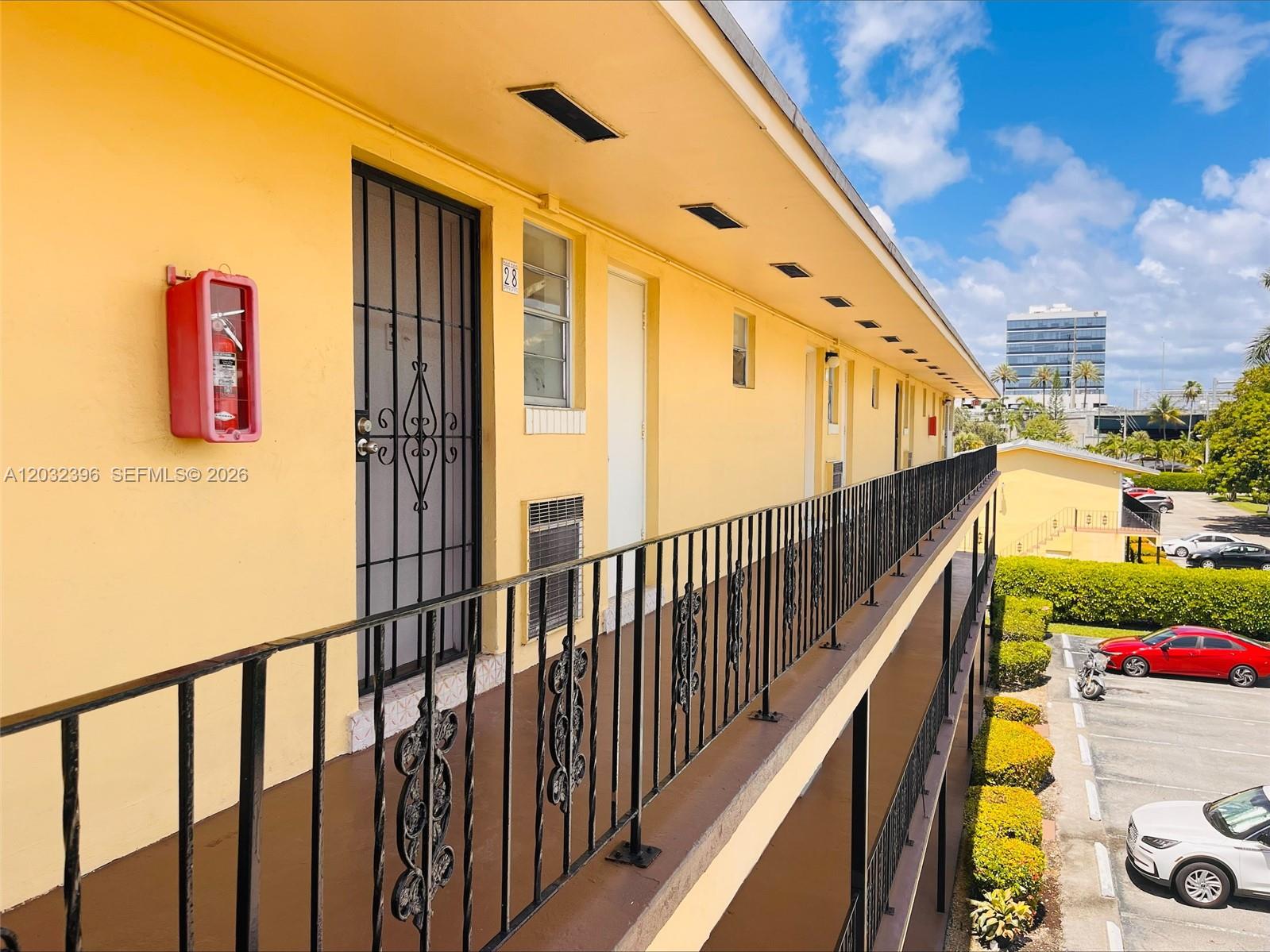 BISCAYNE LAKE GDN BLDG B - Residential