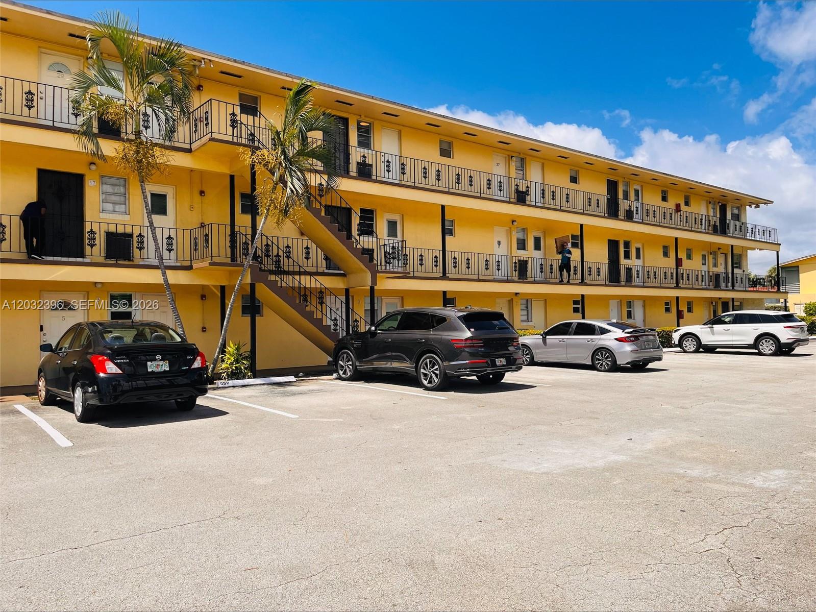 BISCAYNE LAKE GDN BLDG B - Residential