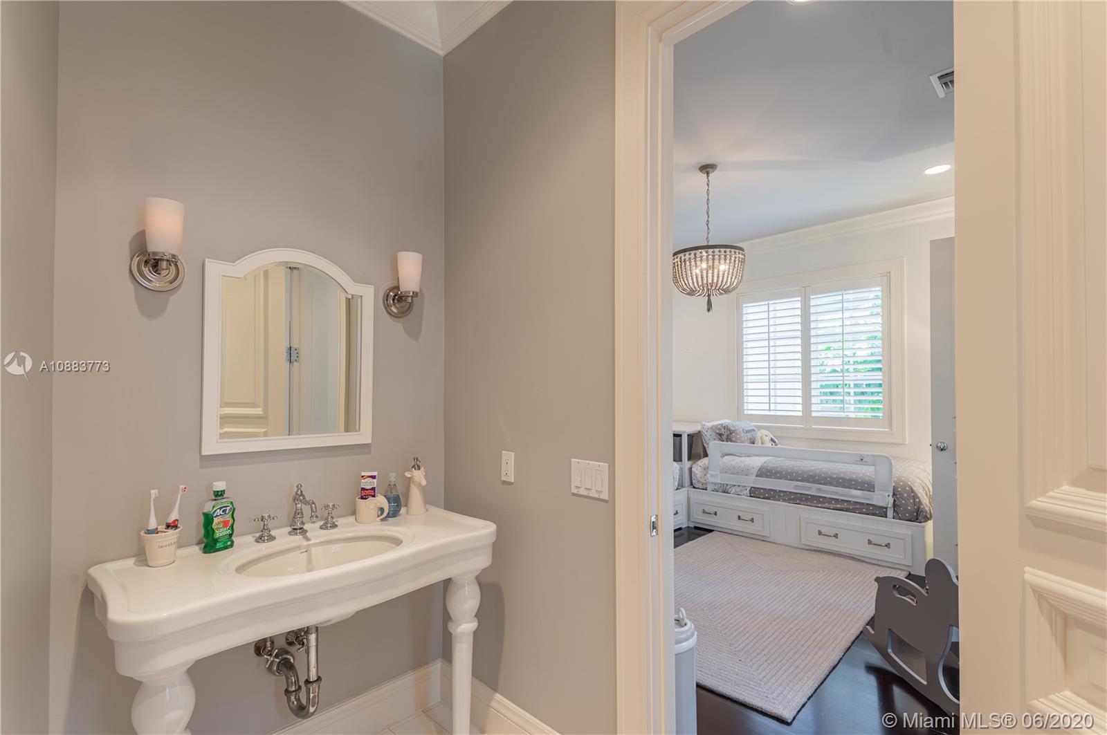 ISLAND ESTATES - Residential