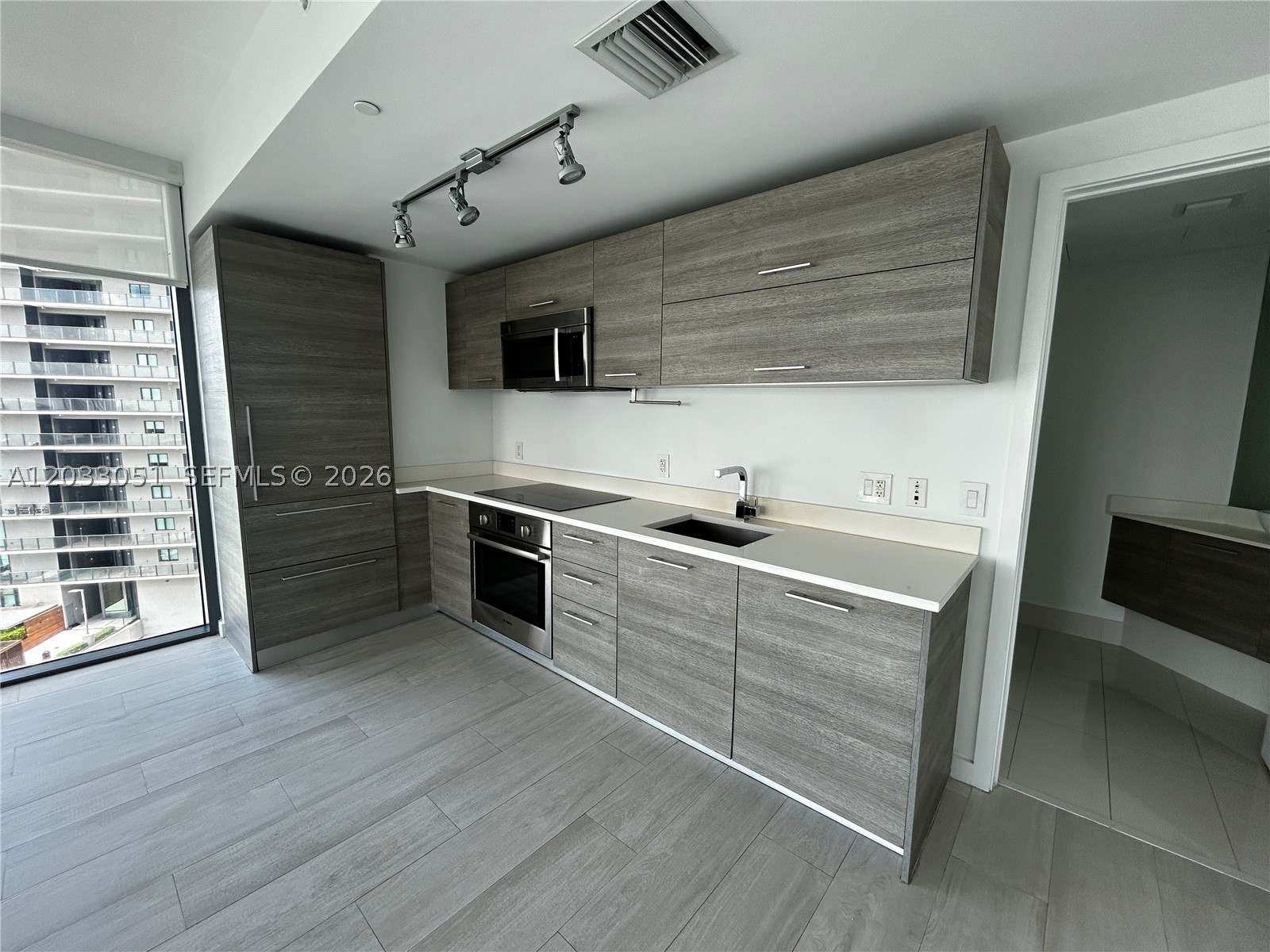 PARAISO BAY CONDO - Residential Lease
