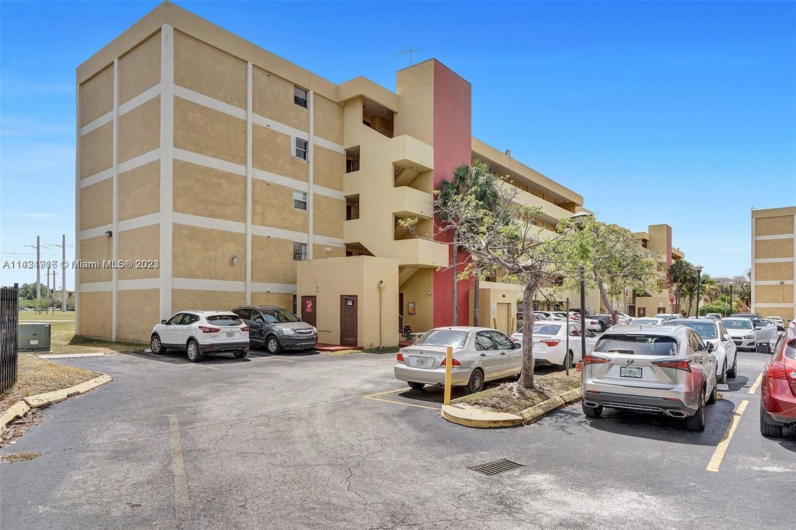 Fully remodeled, washer and dryer in the unit, excellent location and great view from your balcony. Close to everything, waling distance to Wal-Mart, porcelain tiles, stainless steel applicances, custom made closets. This one really has it all, show it to your pickiest clients. It won't last. 1 Assigned Parking space and 1 Guest Parking space. Tenant Occupied until July 31st, 2024 - $ 2000.00 monthly . Please contact Listing Agent for Showings. 24 hours notice