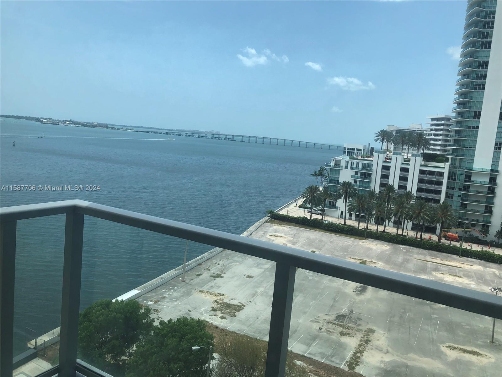 Breathtaking Bay view from this  beautiful unit offering 2 / 2 Split Plan! Full amenities /Tennis Courts, Racquet ball,
Pool , Gym and a convenience store. Building locate in the heart of BRICKELL business district, walking distance to  restaurants, bars , coffee shops and shopping centers Brickell City Center.
For showing assistance , please see Brokers Remarks.