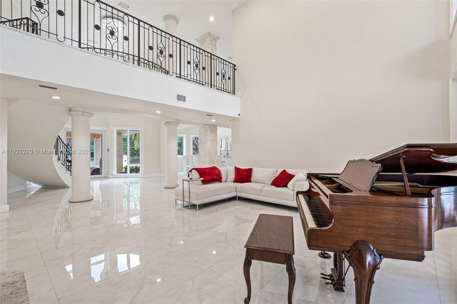 MIAMI LAKES - LOCH LOMOND - Residential