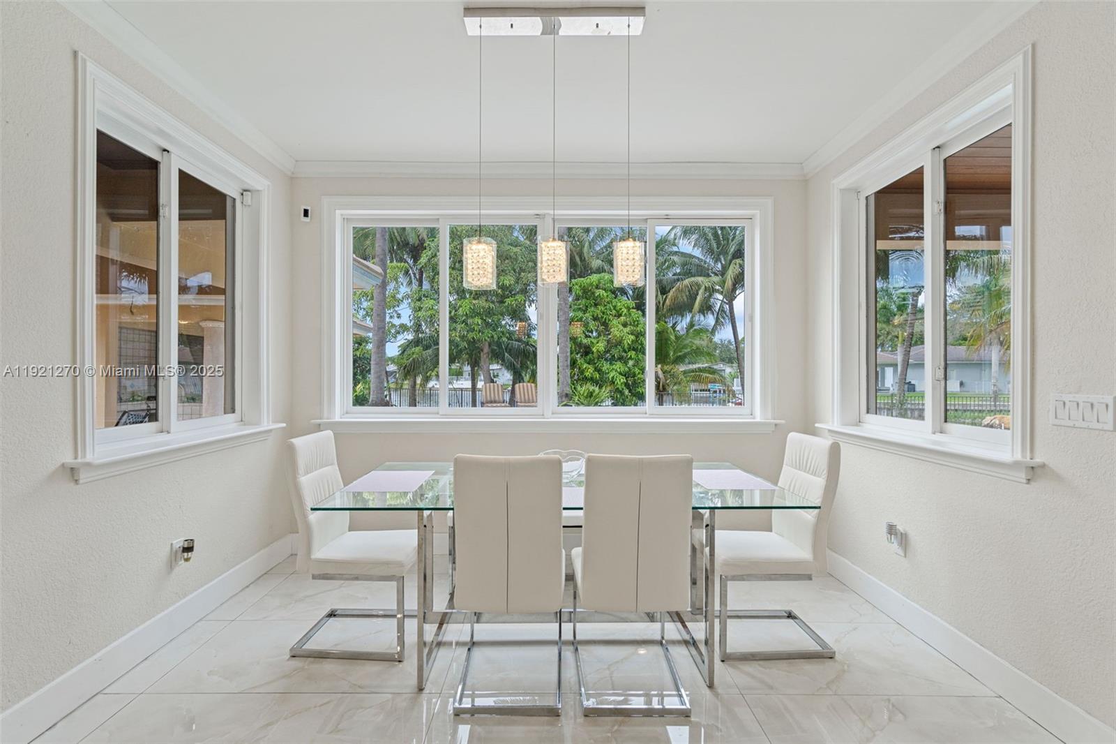 MIAMI LAKES - LOCH LOMOND - Residential