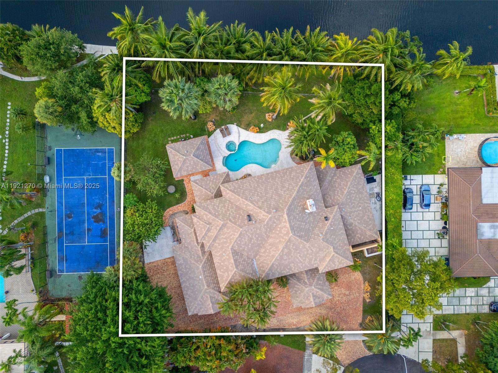 MIAMI LAKES - LOCH LOMOND - Residential