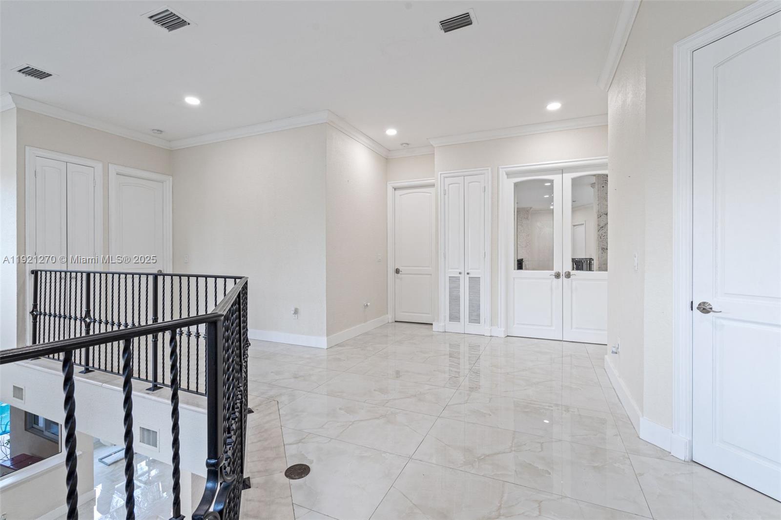 MIAMI LAKES - LOCH LOMOND - Residential