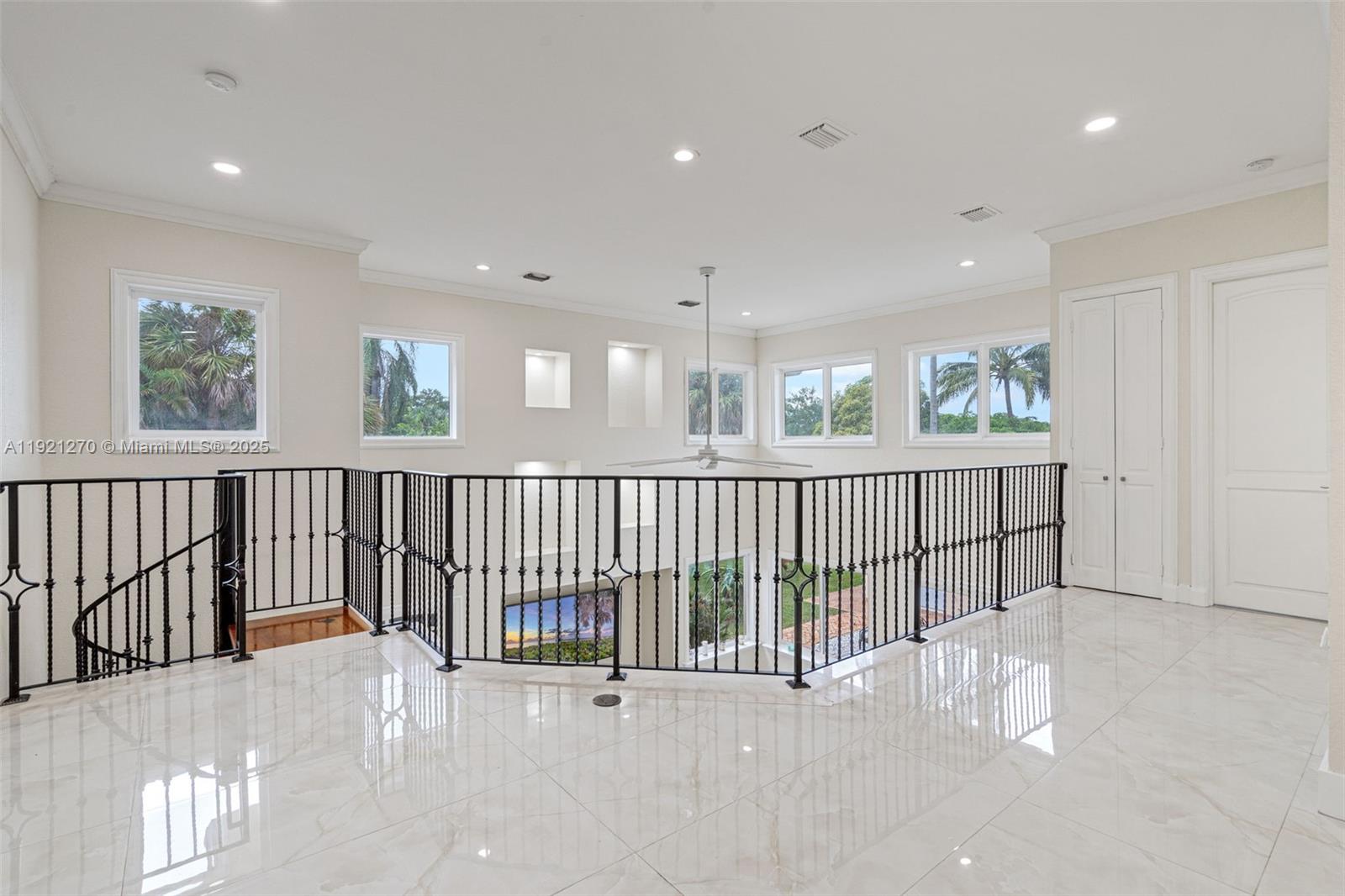 MIAMI LAKES - LOCH LOMOND - Residential