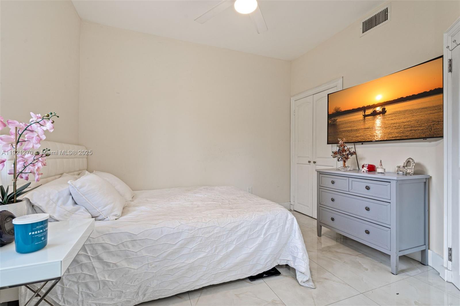 MIAMI LAKES - LOCH LOMOND - Residential