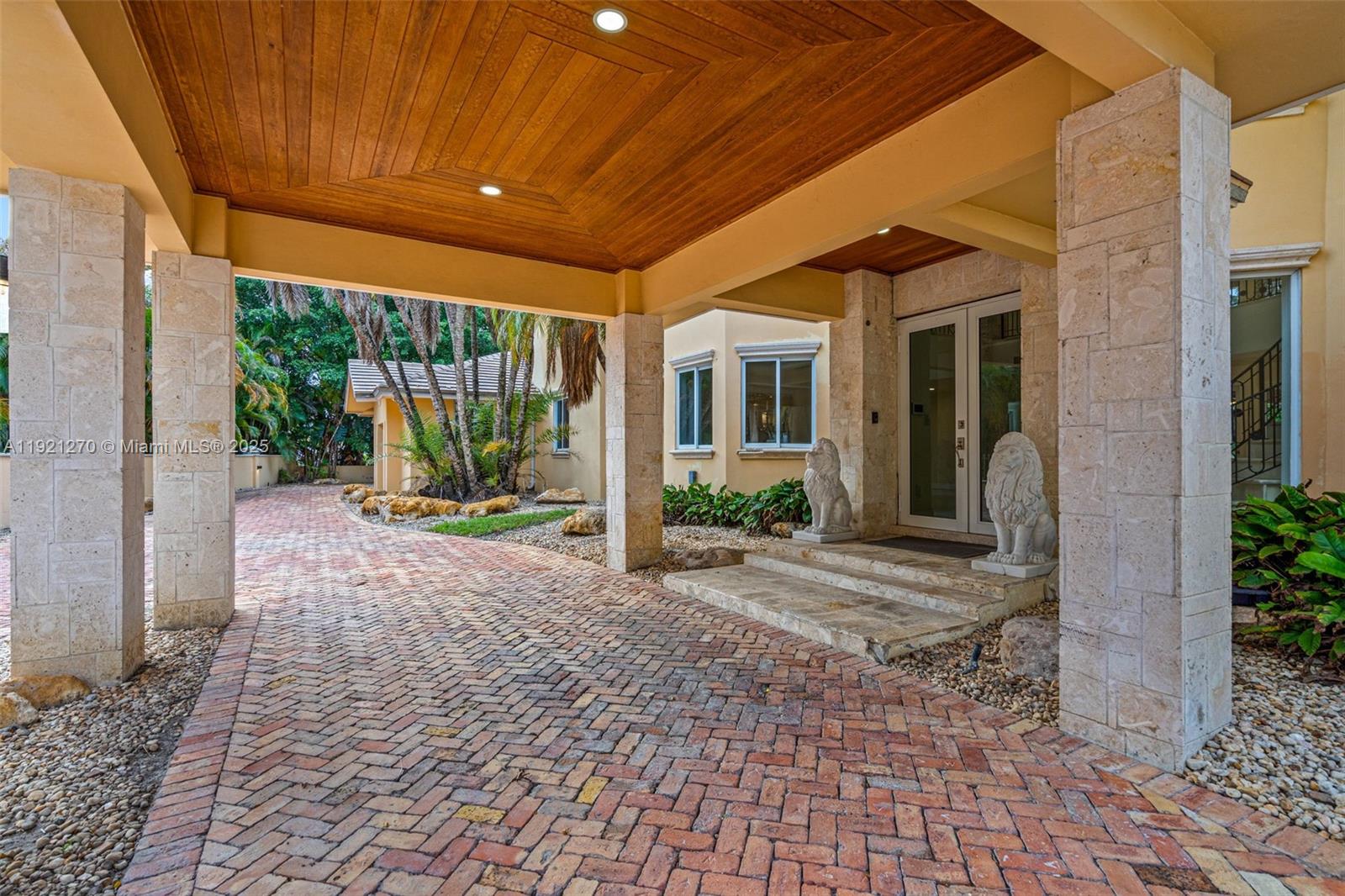 MIAMI LAKES - LOCH LOMOND - Residential