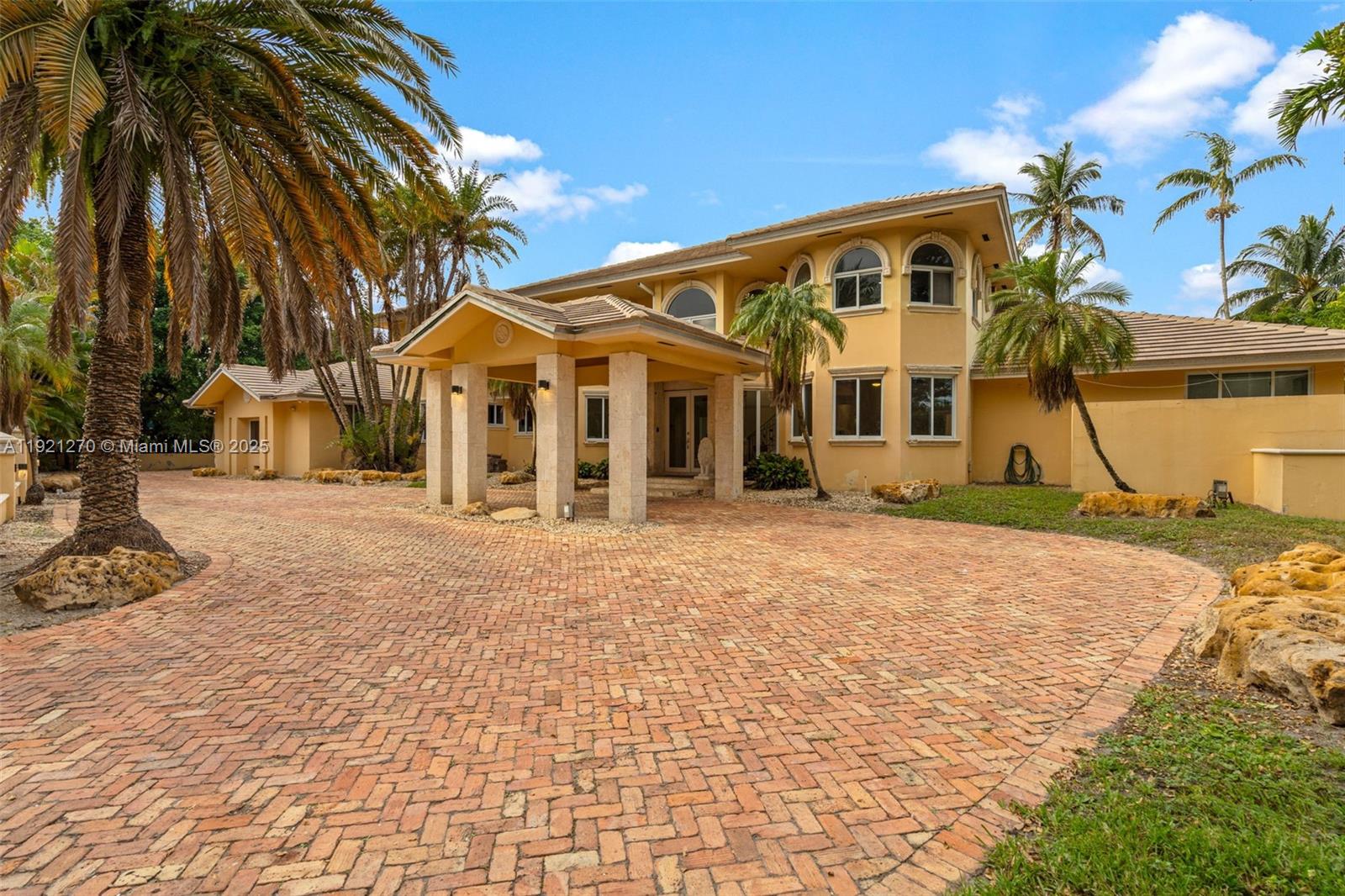 MIAMI LAKES - LOCH LOMOND - Residential