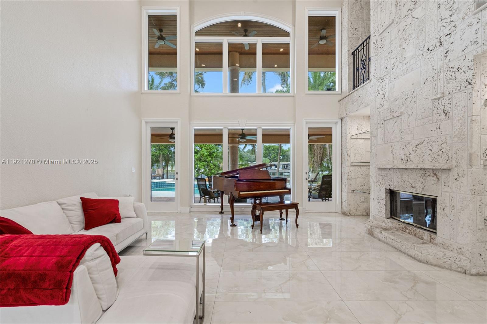 MIAMI LAKES - LOCH LOMOND - Residential