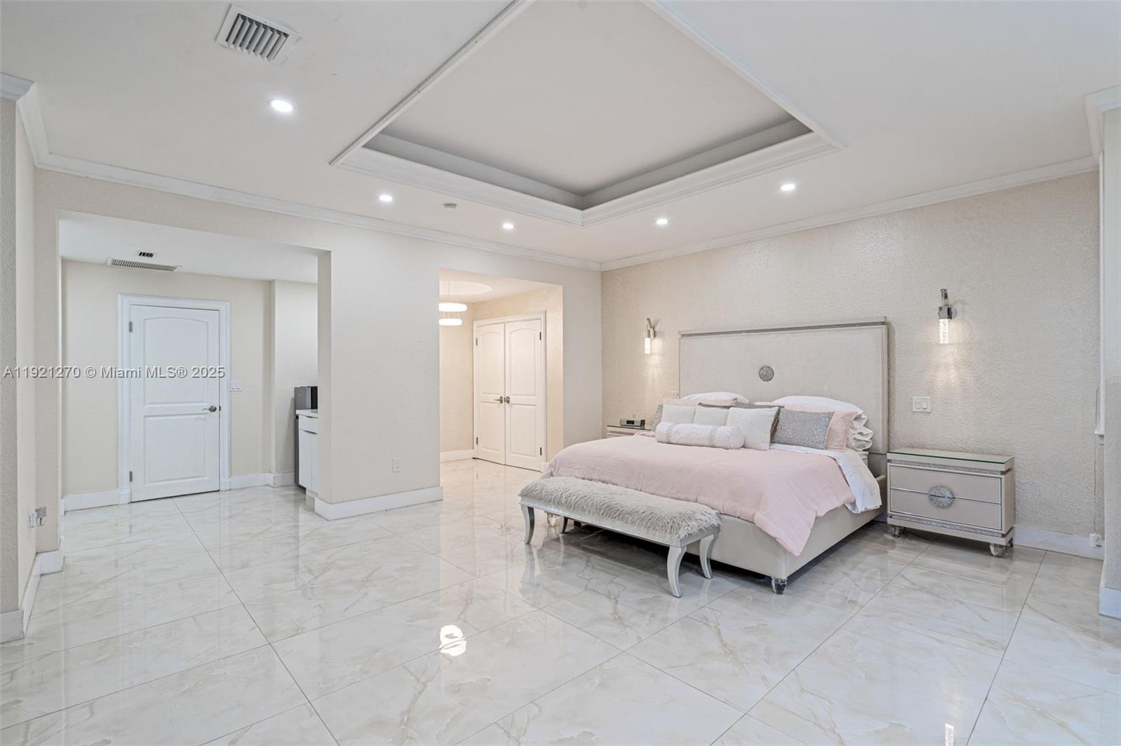 MIAMI LAKES - LOCH LOMOND - Residential