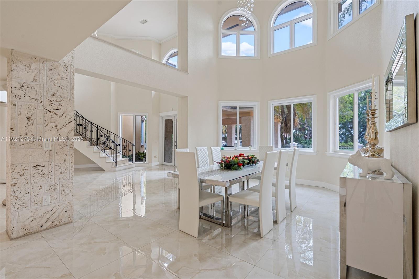 MIAMI LAKES - LOCH LOMOND - Residential