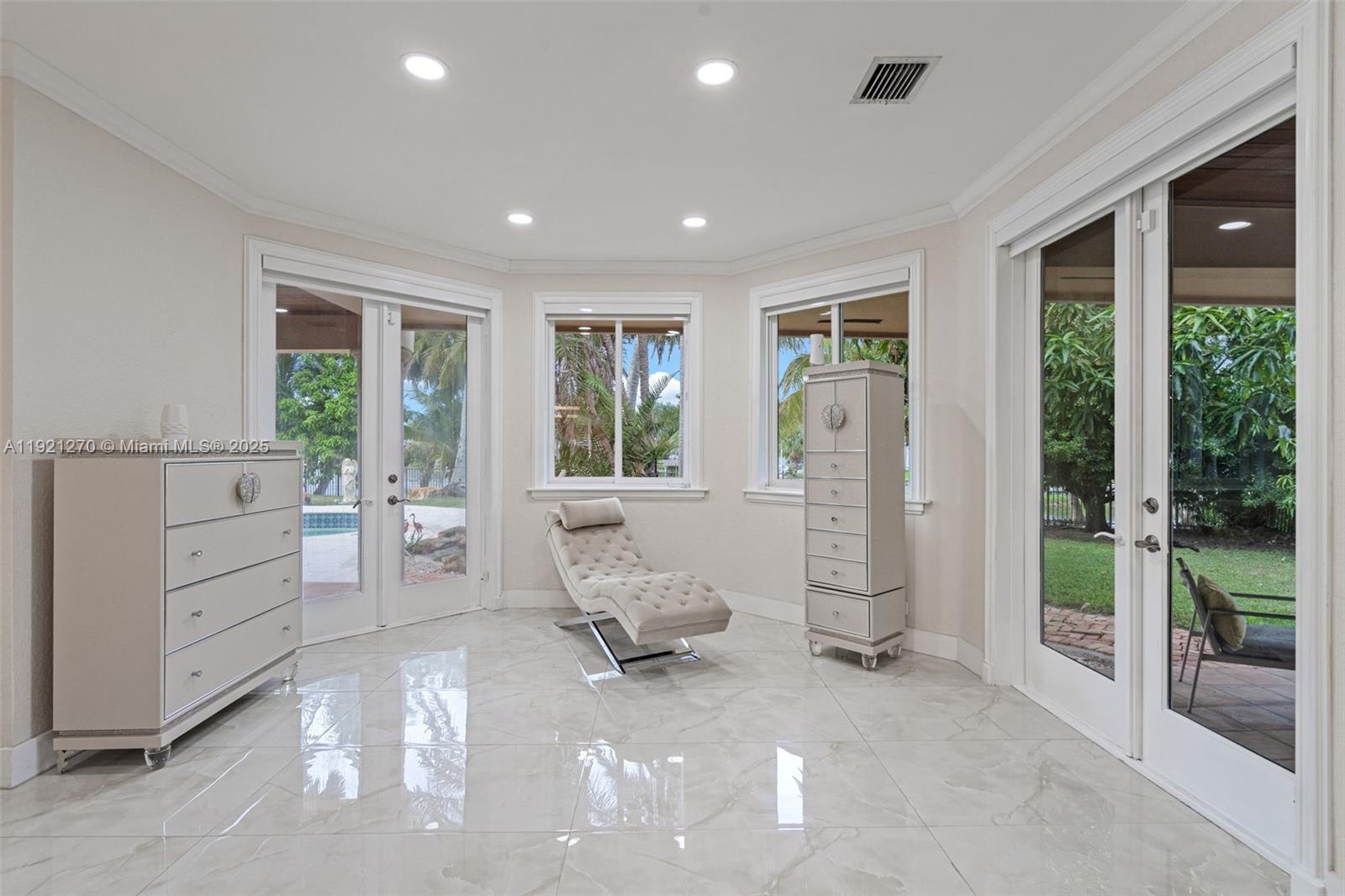 MIAMI LAKES - LOCH LOMOND - Residential
