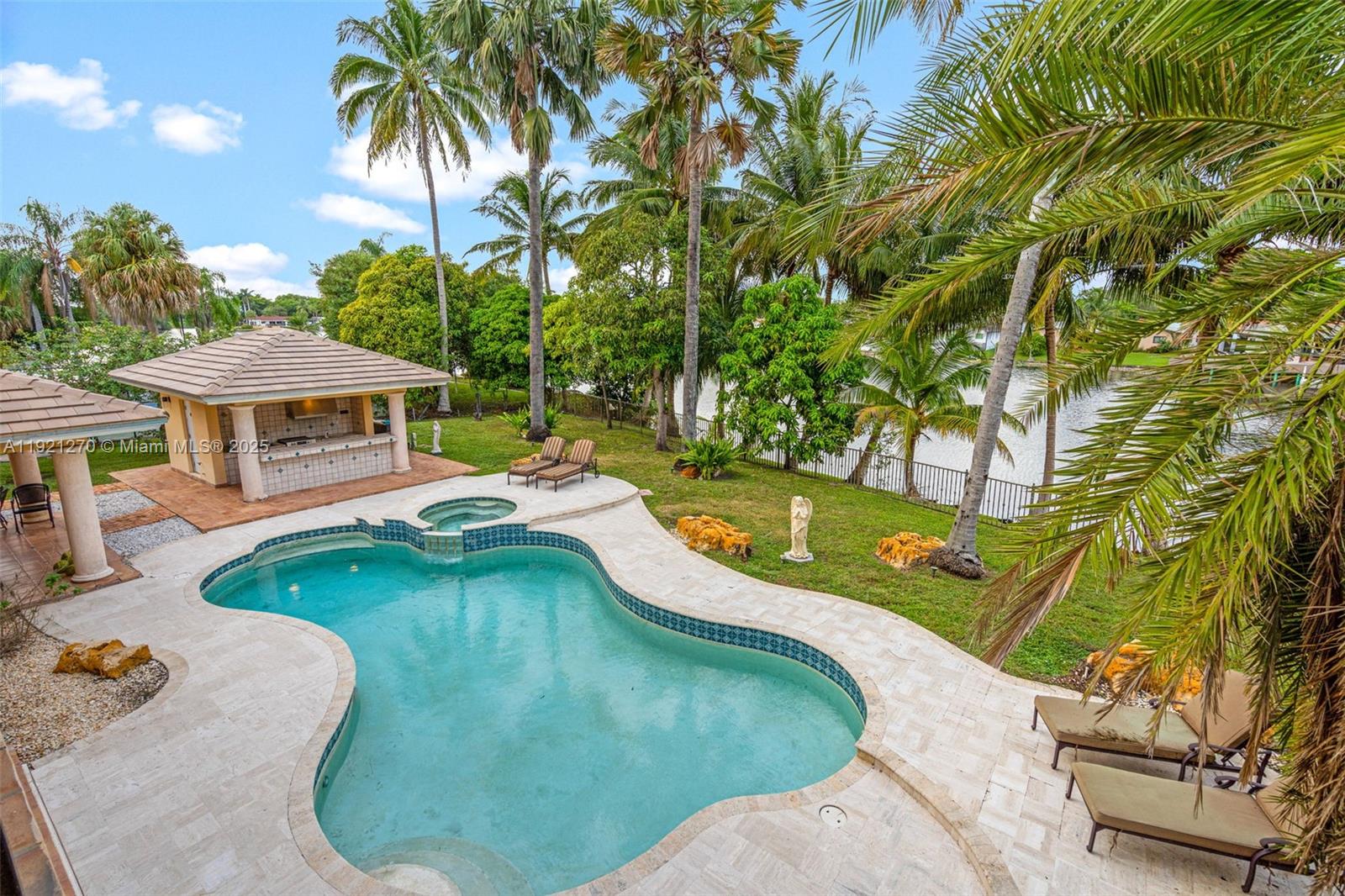 MIAMI LAKES - LOCH LOMOND - Residential