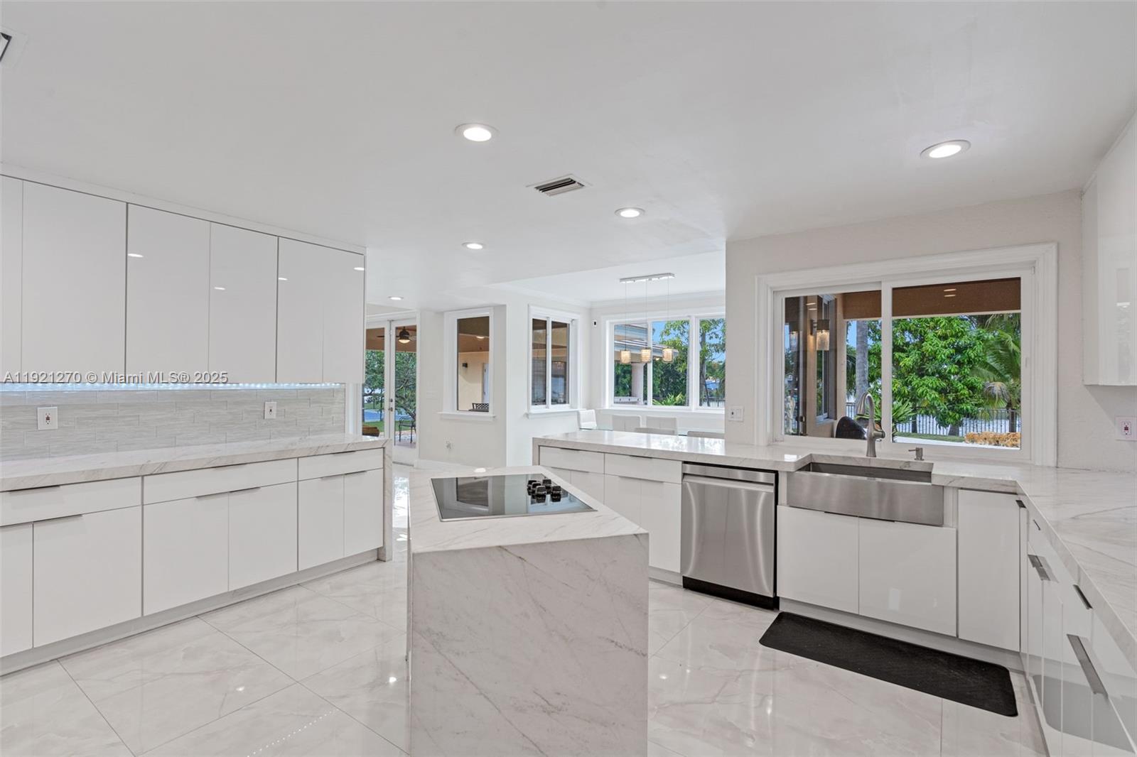 MIAMI LAKES - LOCH LOMOND - Residential