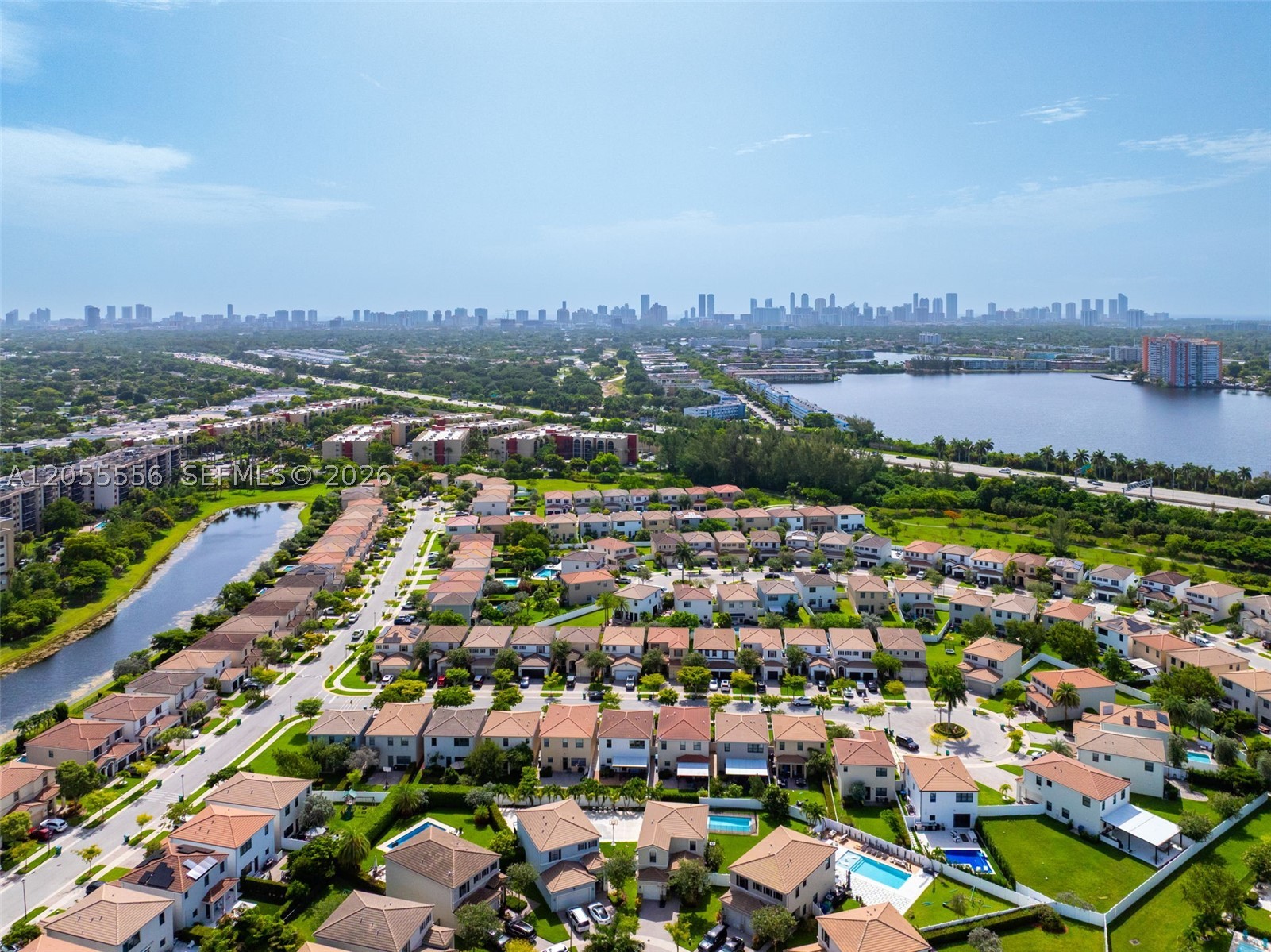 CHAMPION LAKES - Residential