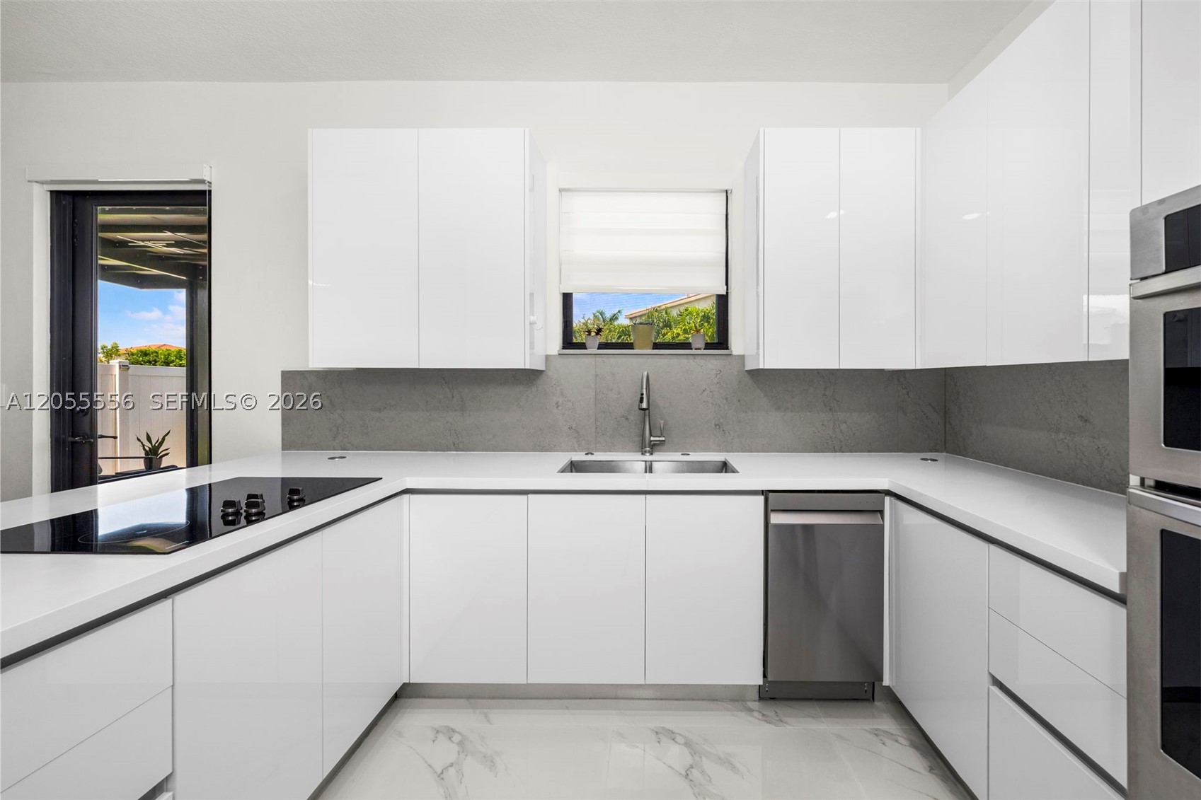 CHAMPION LAKES - Residential