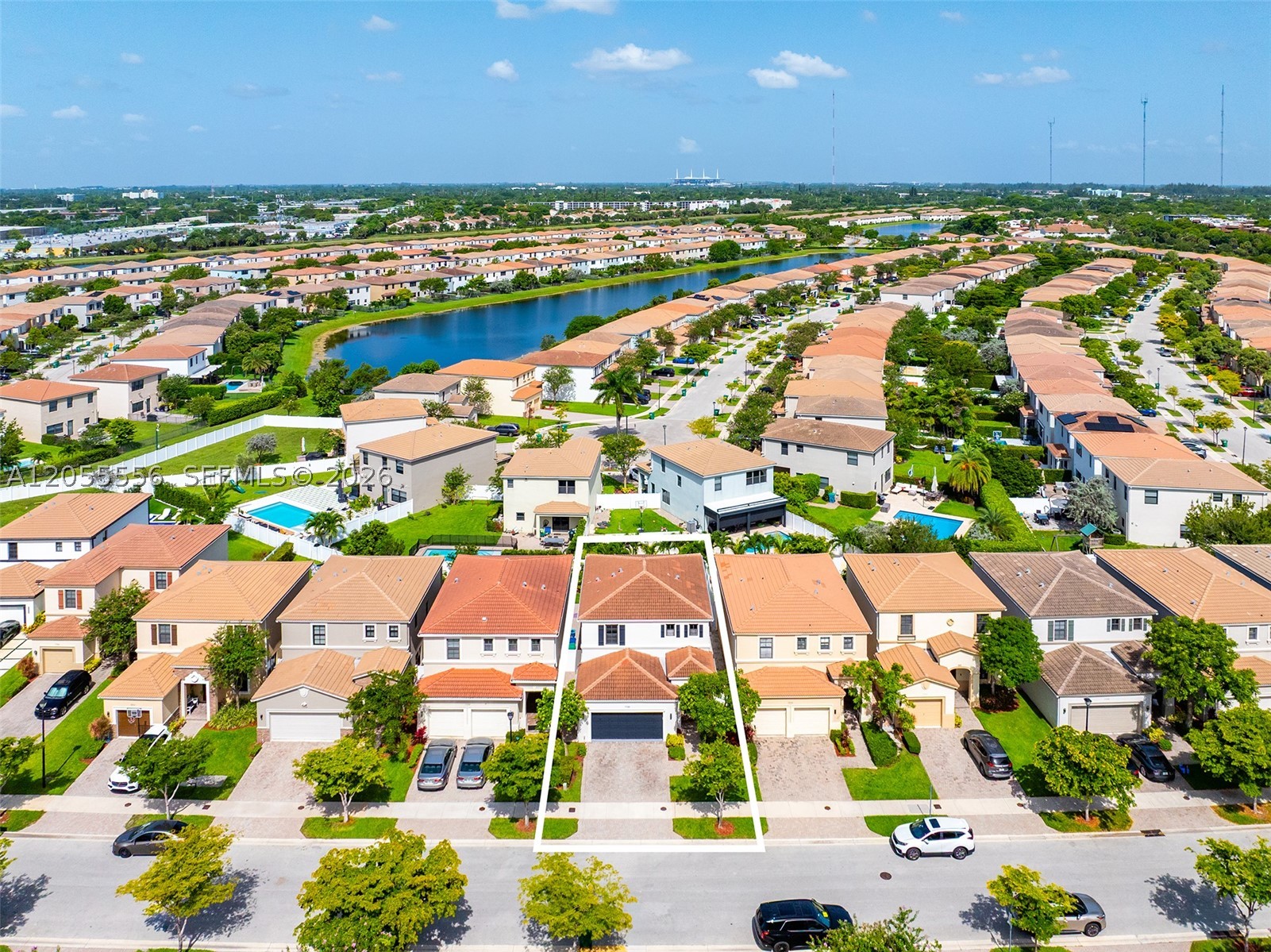 CHAMPION LAKES - Residential