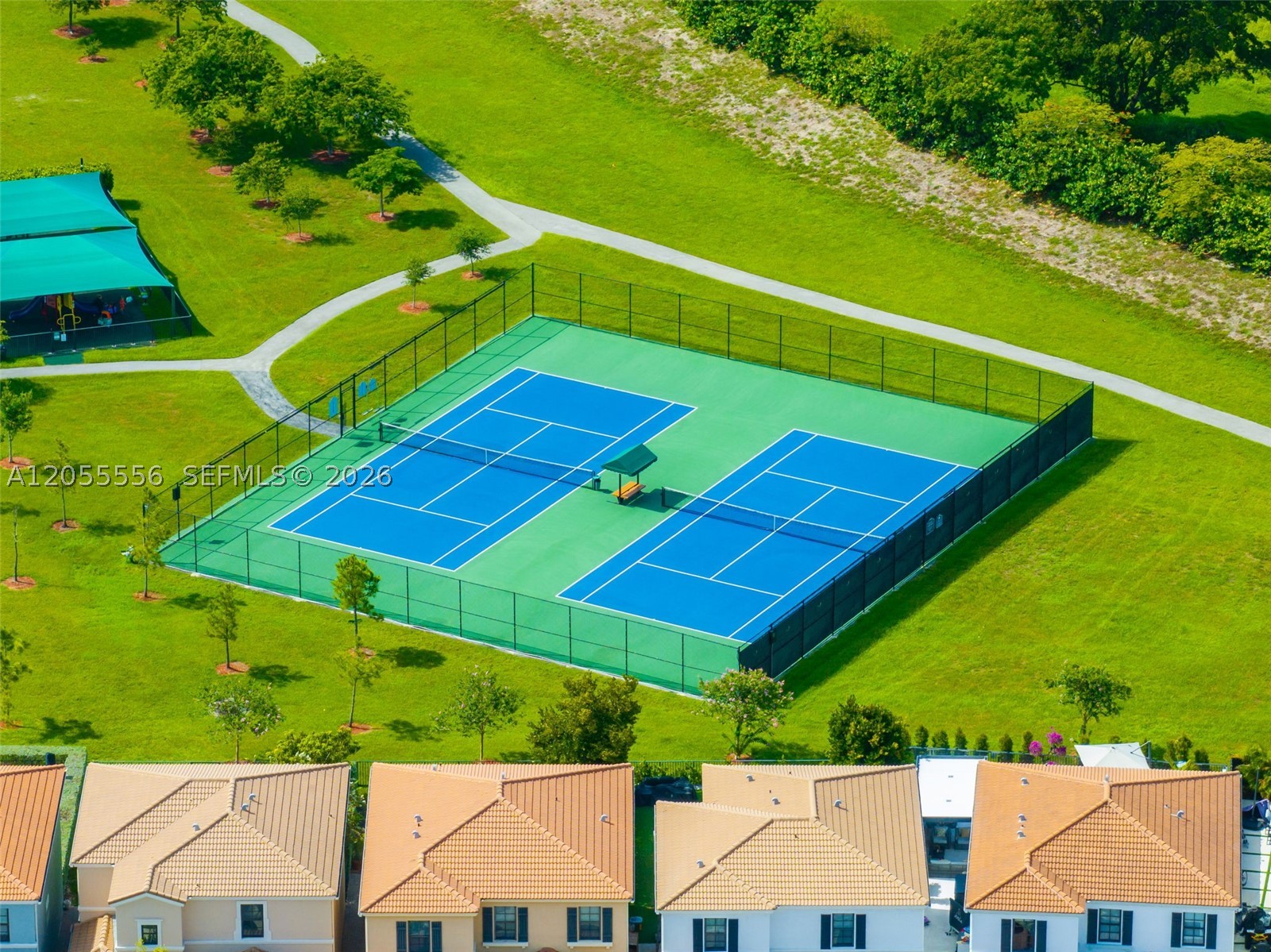 CHAMPION LAKES - Residential