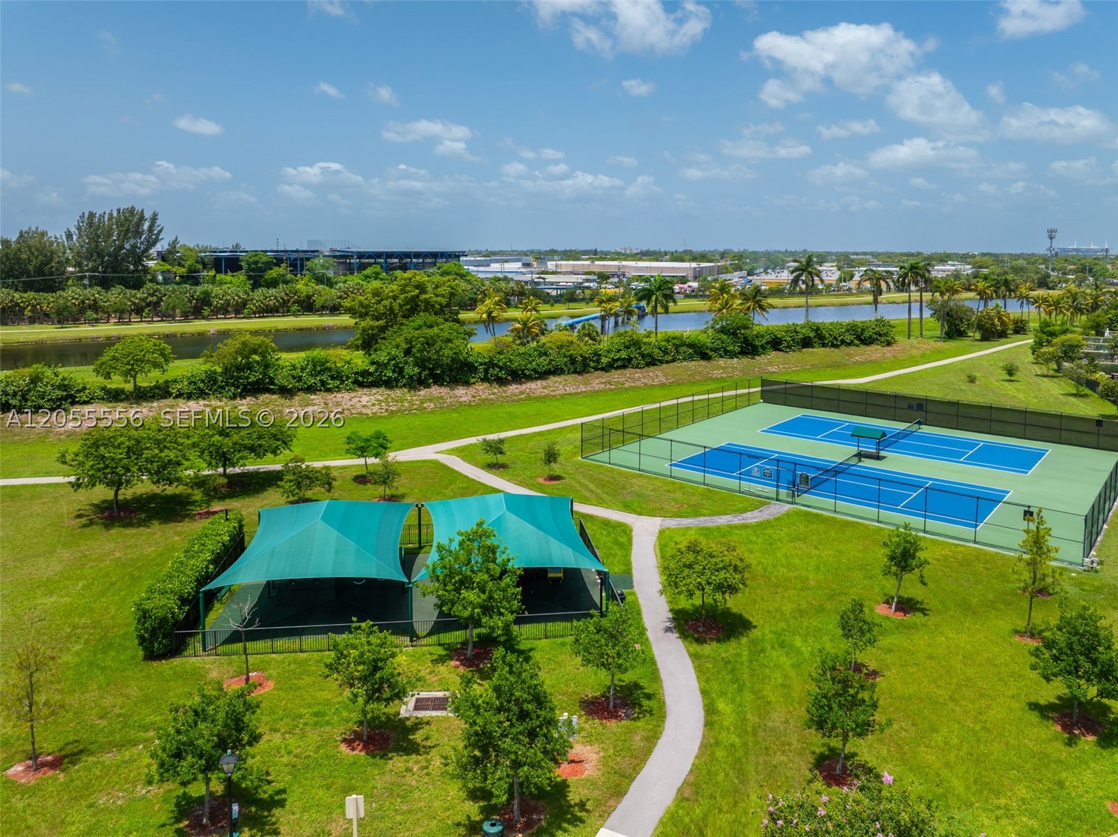 CHAMPION LAKES - Residential