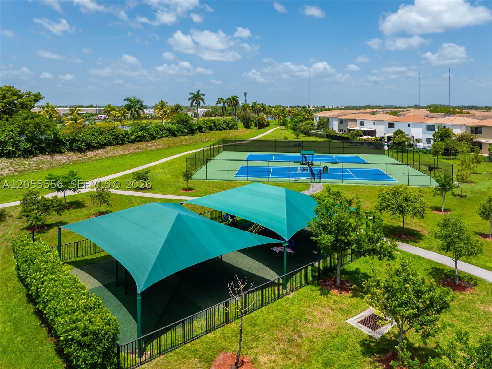CHAMPION LAKES - Residential