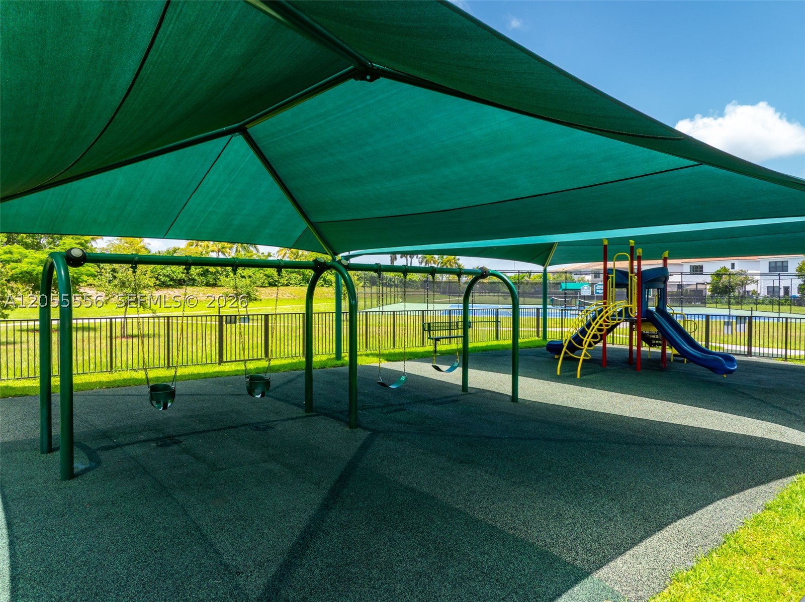 CHAMPION LAKES - Residential