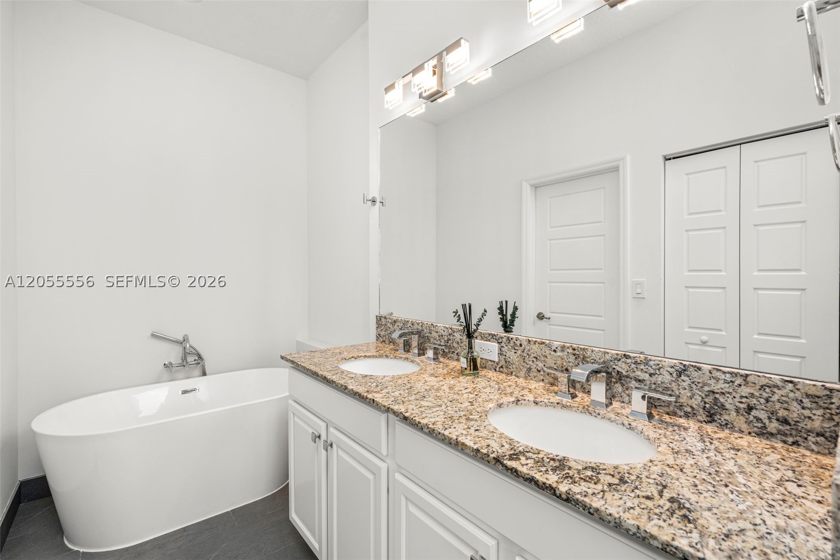 CHAMPION LAKES - Residential