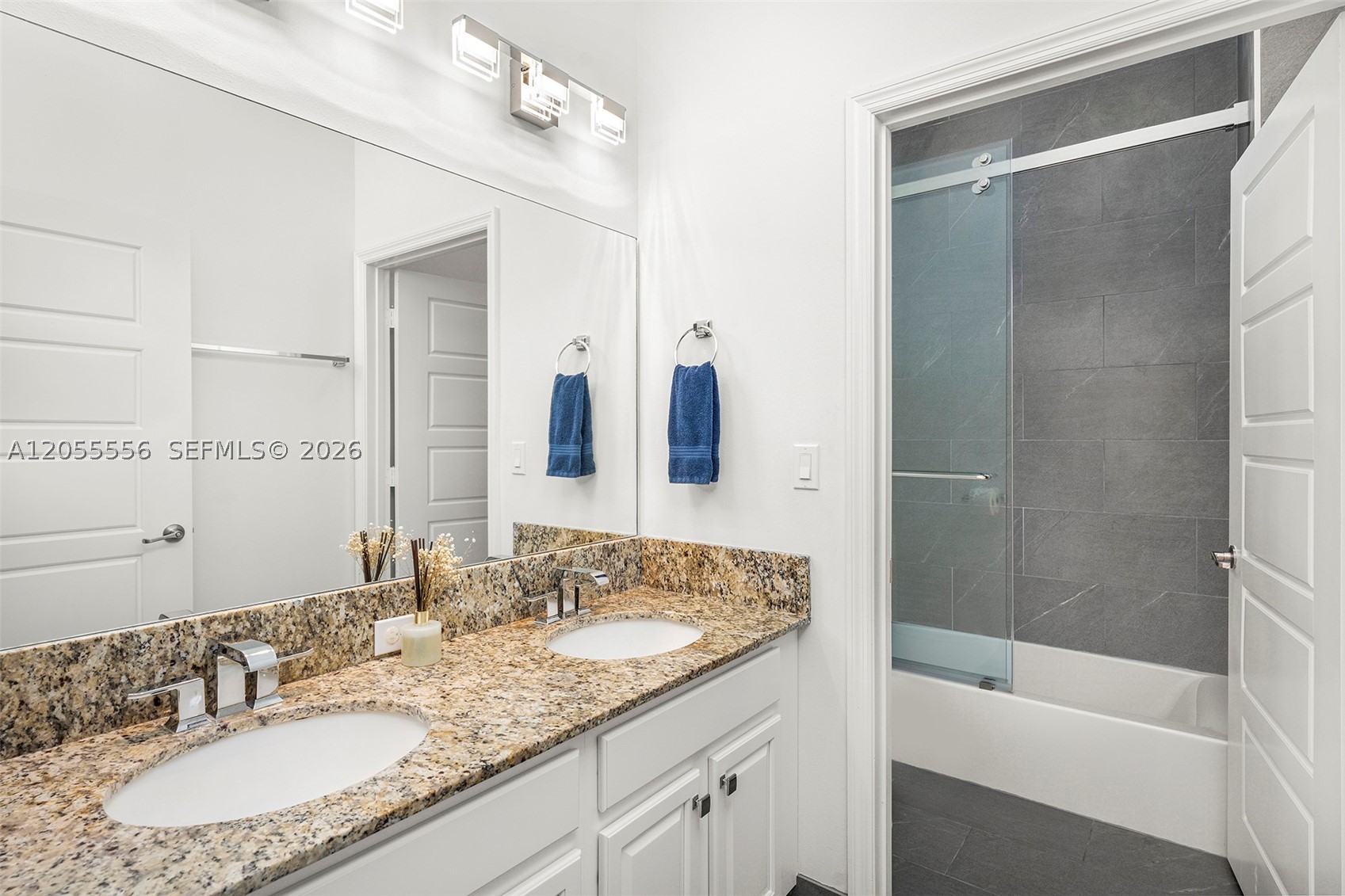 CHAMPION LAKES - Residential
