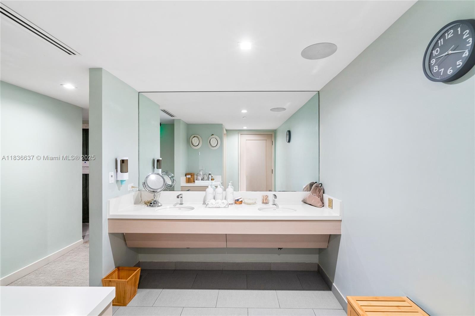 551 FLB CONDOMINIUM RESID - Residential
