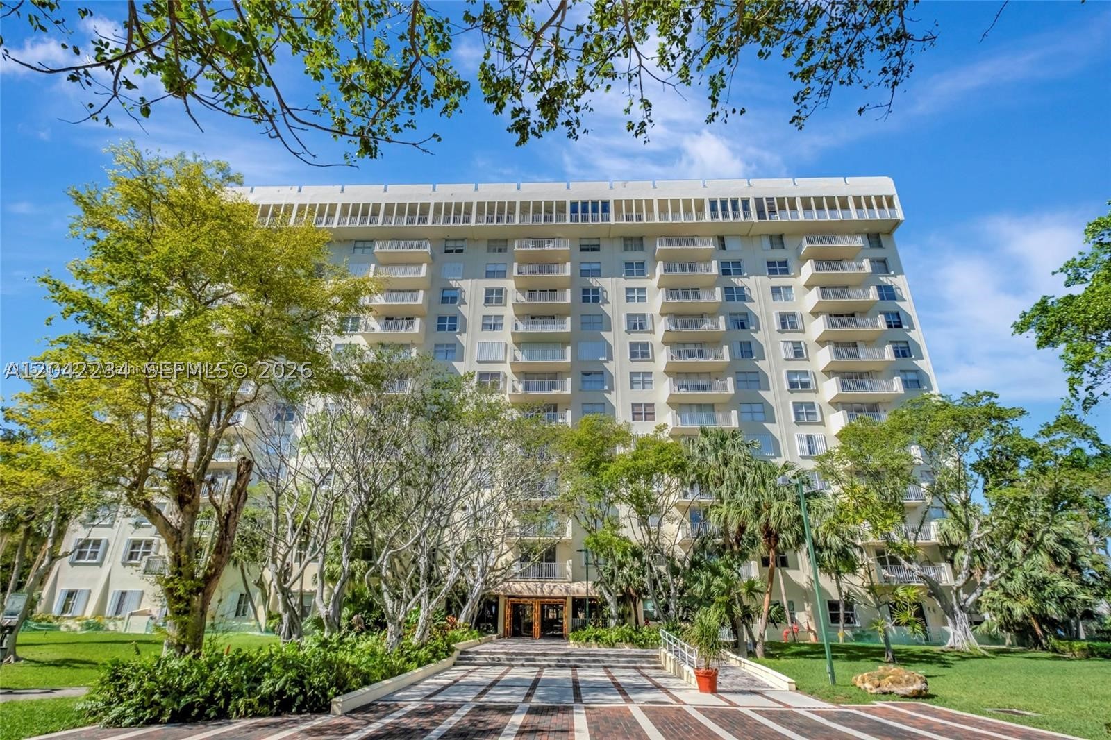 Furnished studio for rent in a nice condo is now available! Gated community, including a clubhouse, pool, and 24-hour security. Located just minutes from the beach, Bal Harbour, and Aventura, this condo offers the best of both convenience and lifestyle. See brokers remarks for more info