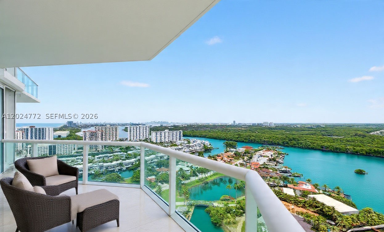 OCEANIA V CONDO - Residential