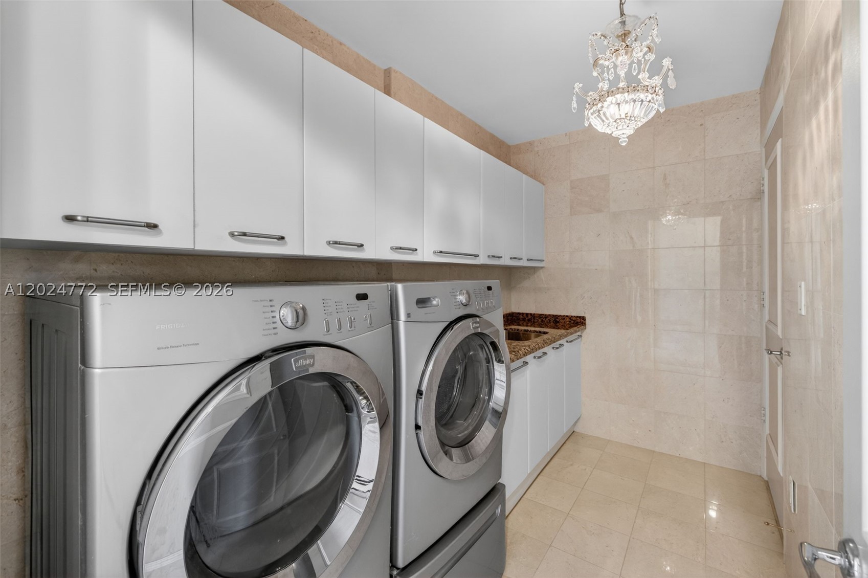 OCEANIA V CONDO - Residential