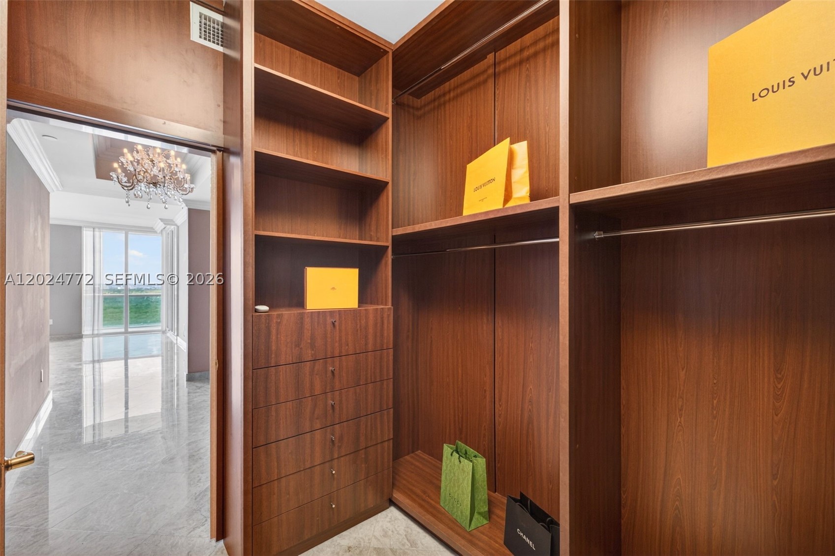 OCEANIA V CONDO - Residential