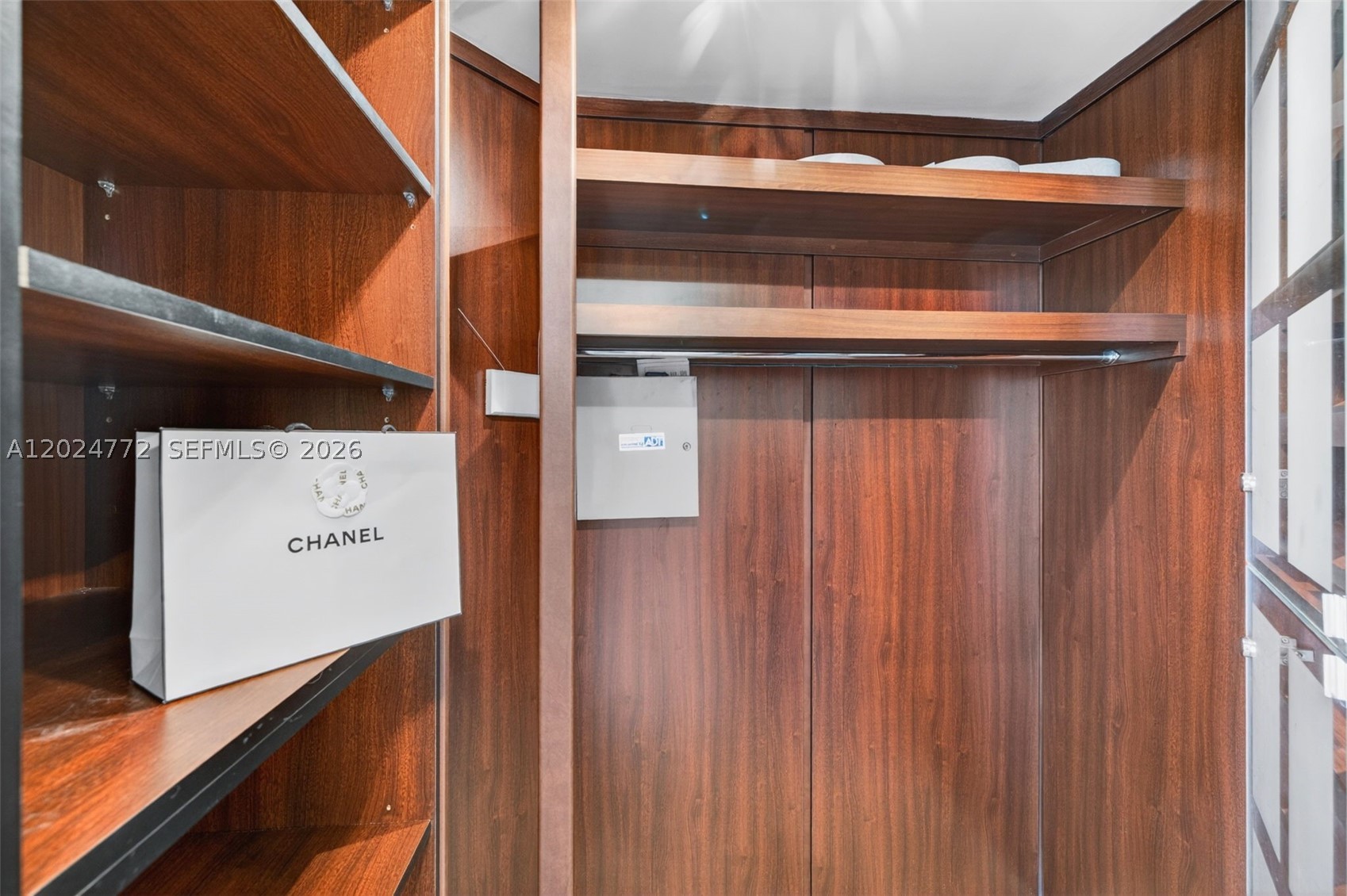 OCEANIA V CONDO - Residential