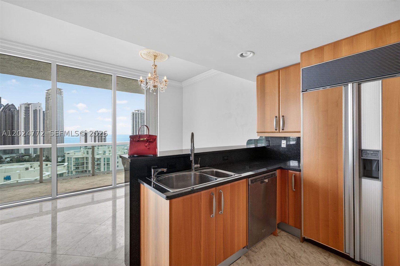 OCEANIA V CONDO - Residential