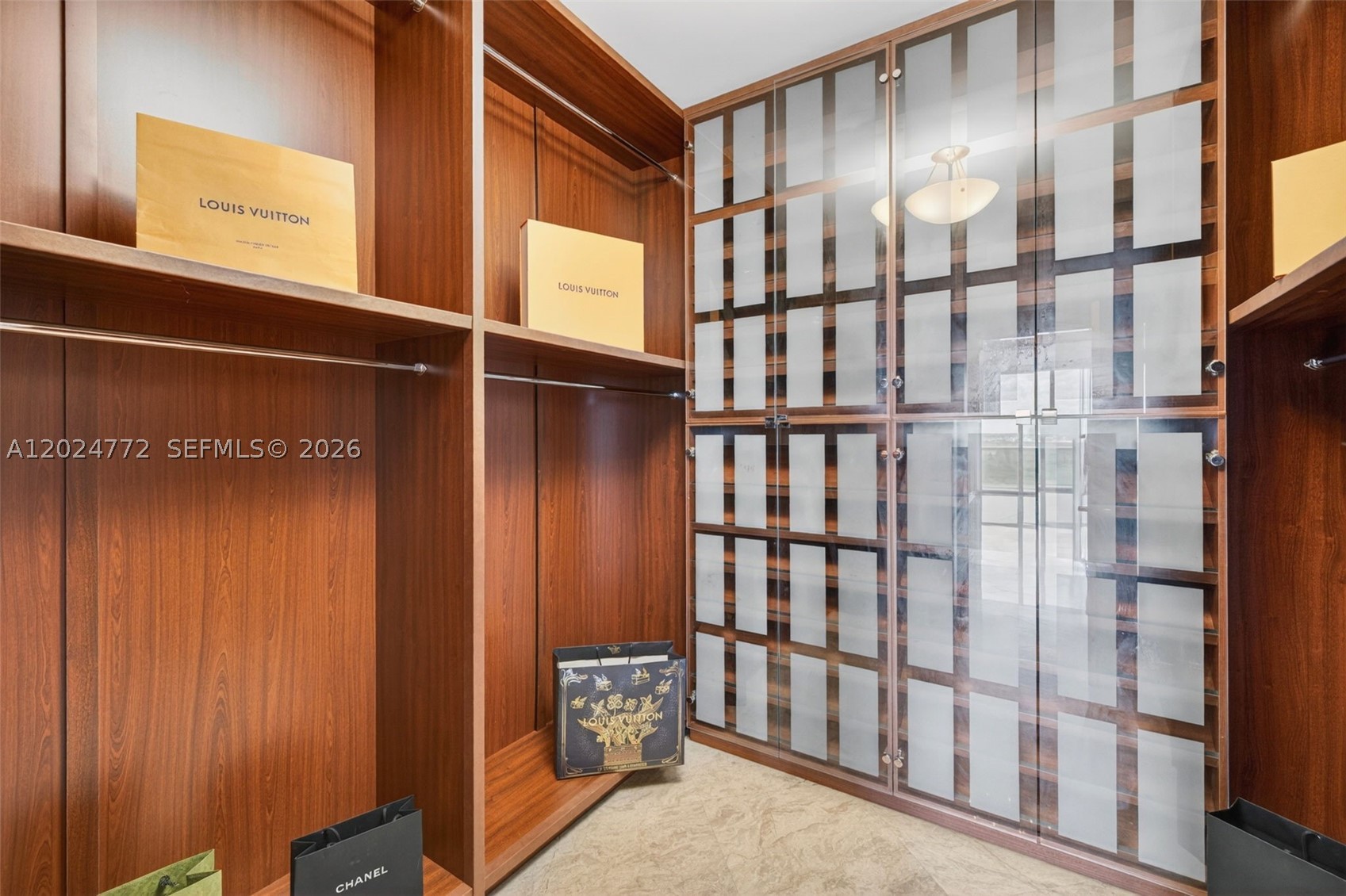 OCEANIA V CONDO - Residential