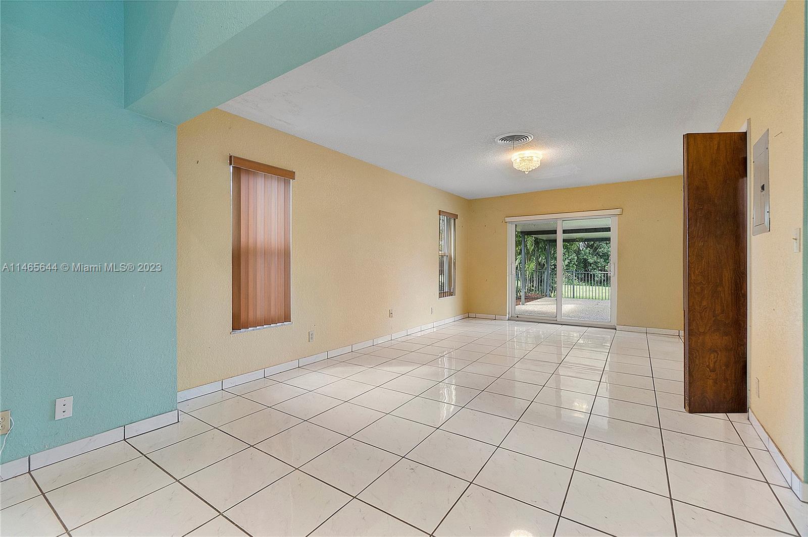 CORAL SPRINGS HILLS - Residential