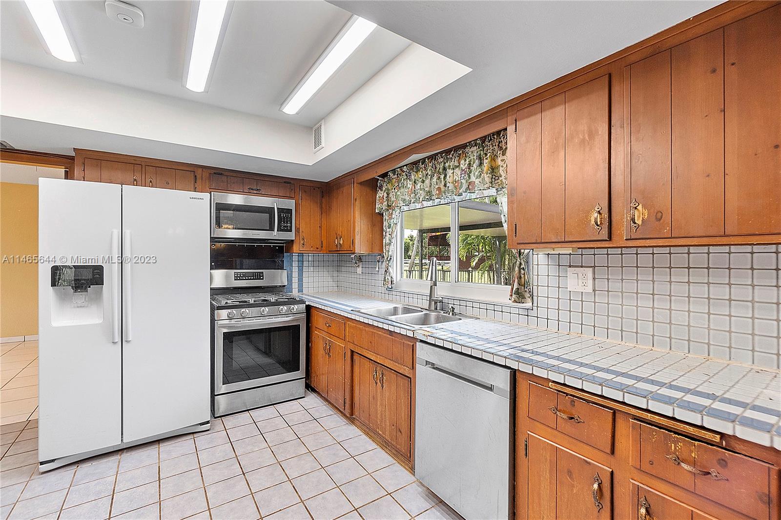 CORAL SPRINGS HILLS - Residential