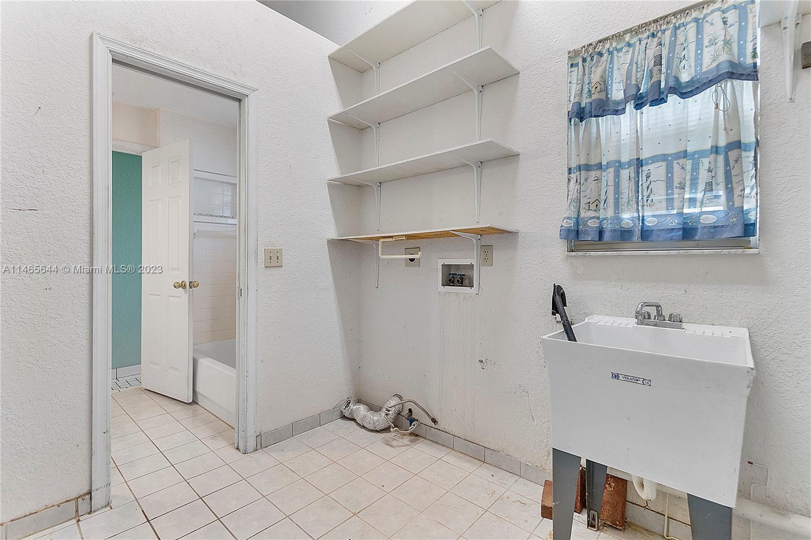 CORAL SPRINGS HILLS - Residential