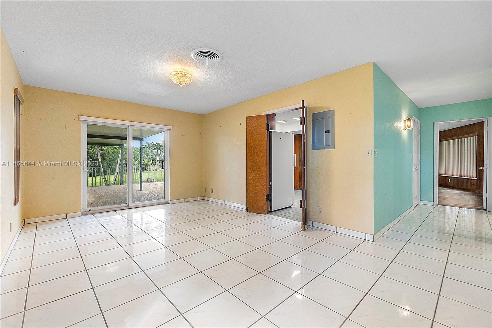 CORAL SPRINGS HILLS - Residential