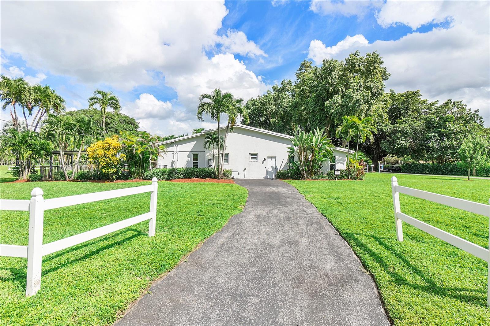 CORAL SPRINGS HILLS - Residential
