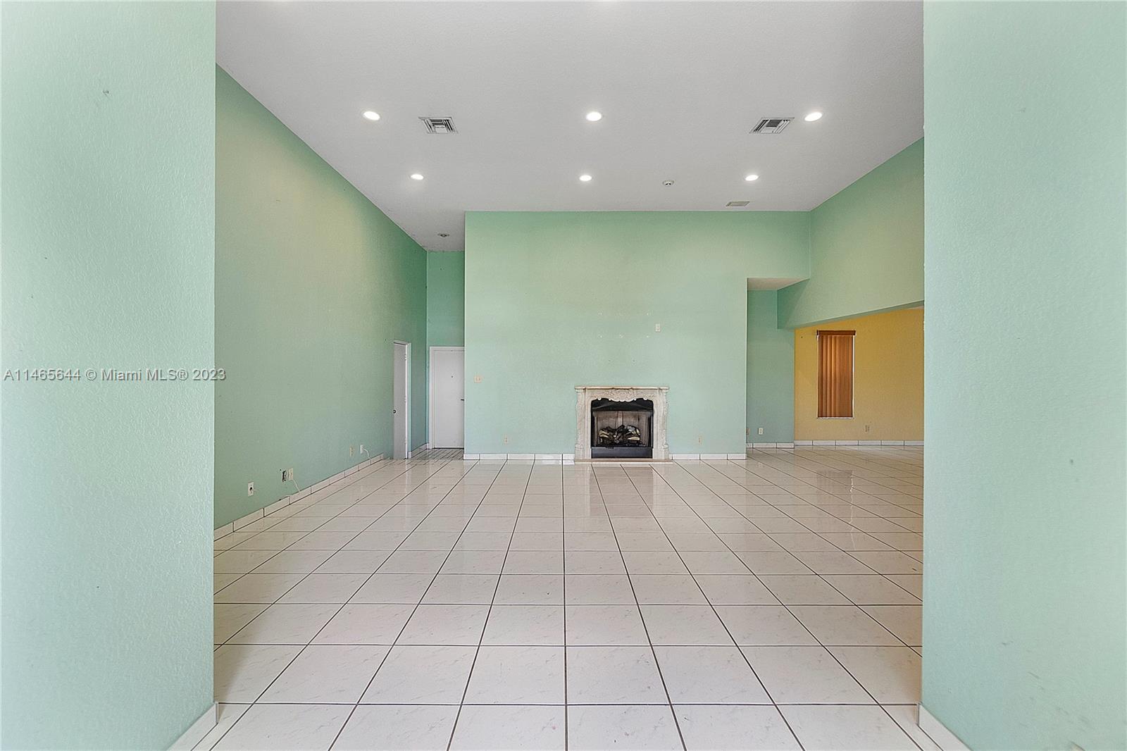 CORAL SPRINGS HILLS - Residential