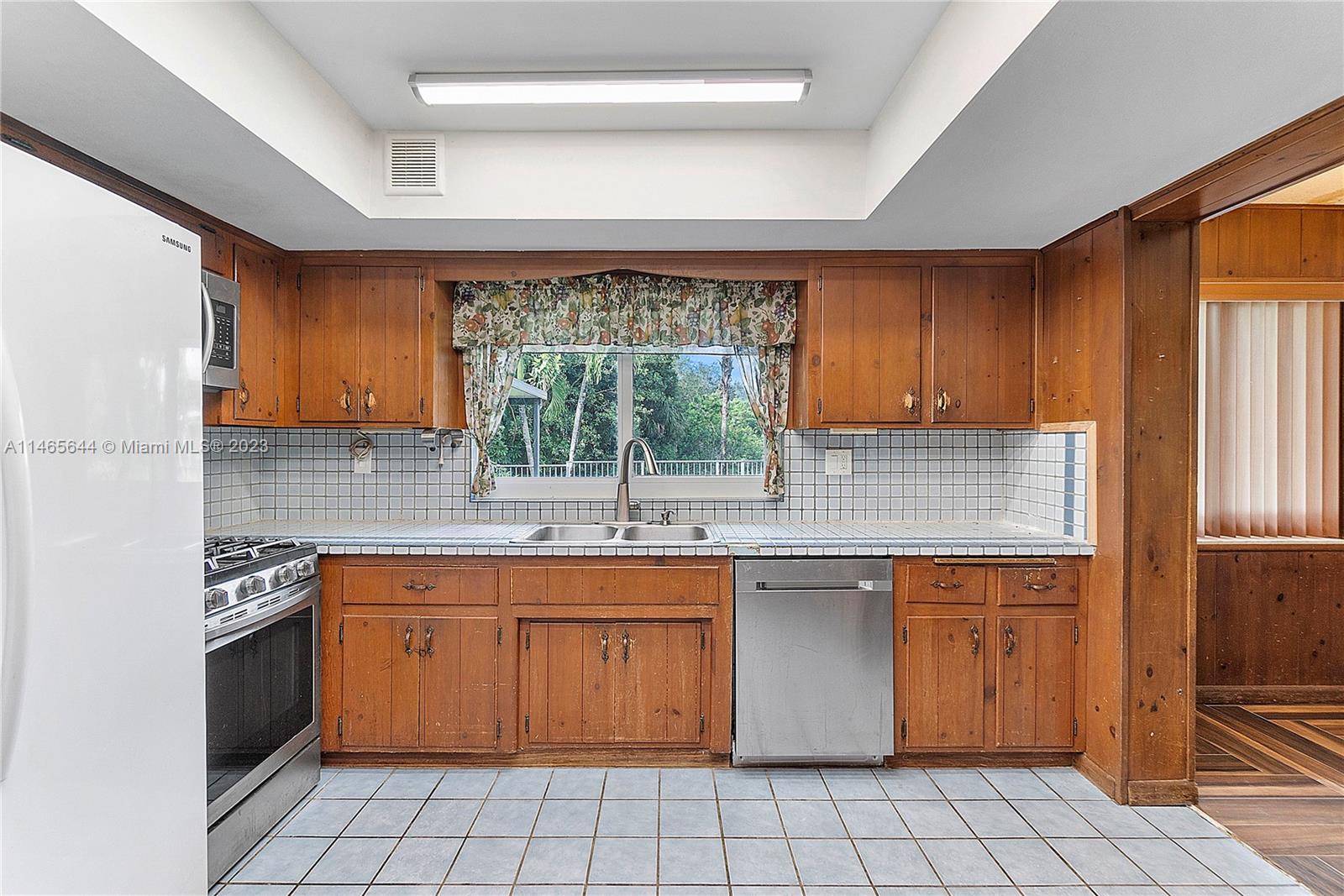 CORAL SPRINGS HILLS - Residential