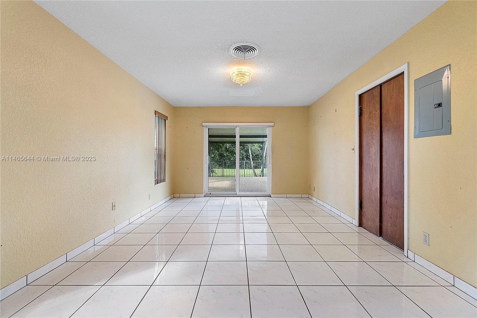 CORAL SPRINGS HILLS - Residential