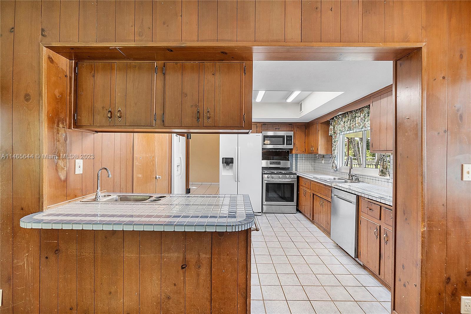 CORAL SPRINGS HILLS - Residential