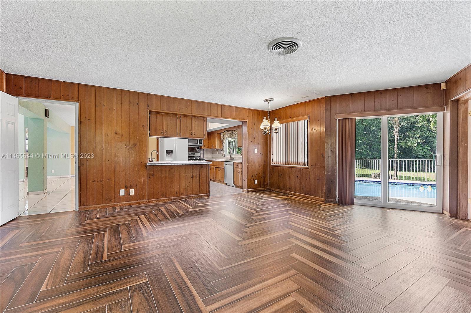 CORAL SPRINGS HILLS - Residential