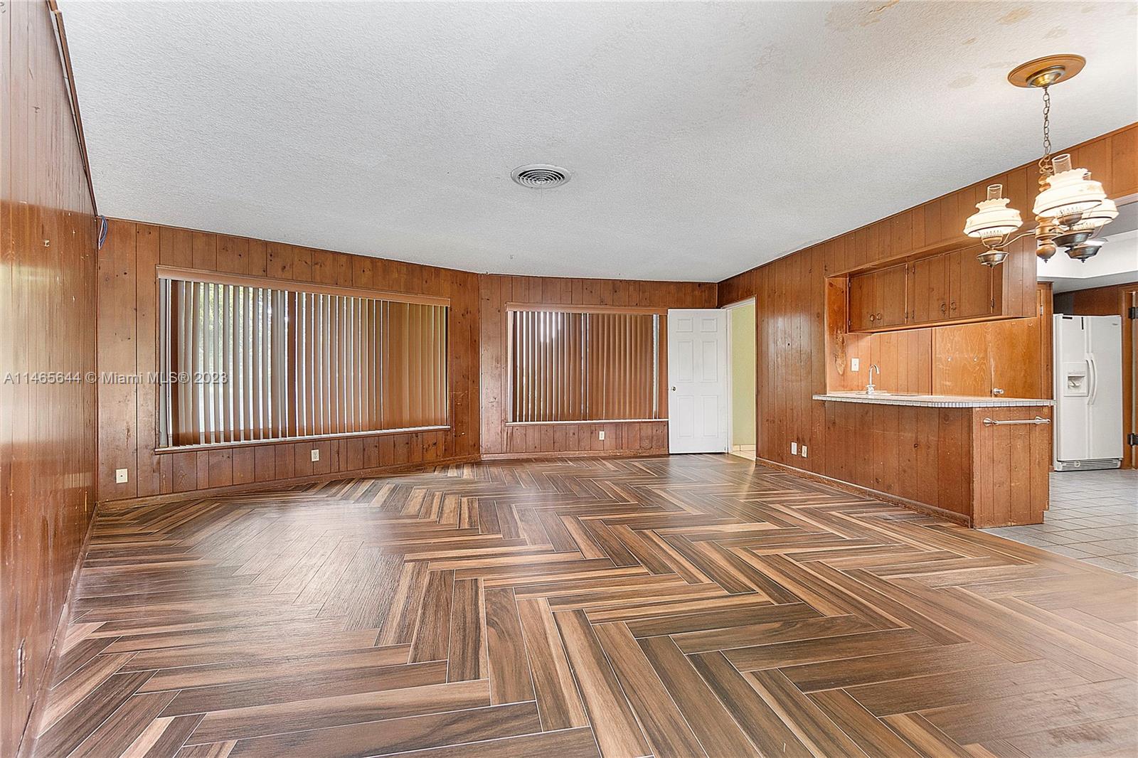 CORAL SPRINGS HILLS - Residential