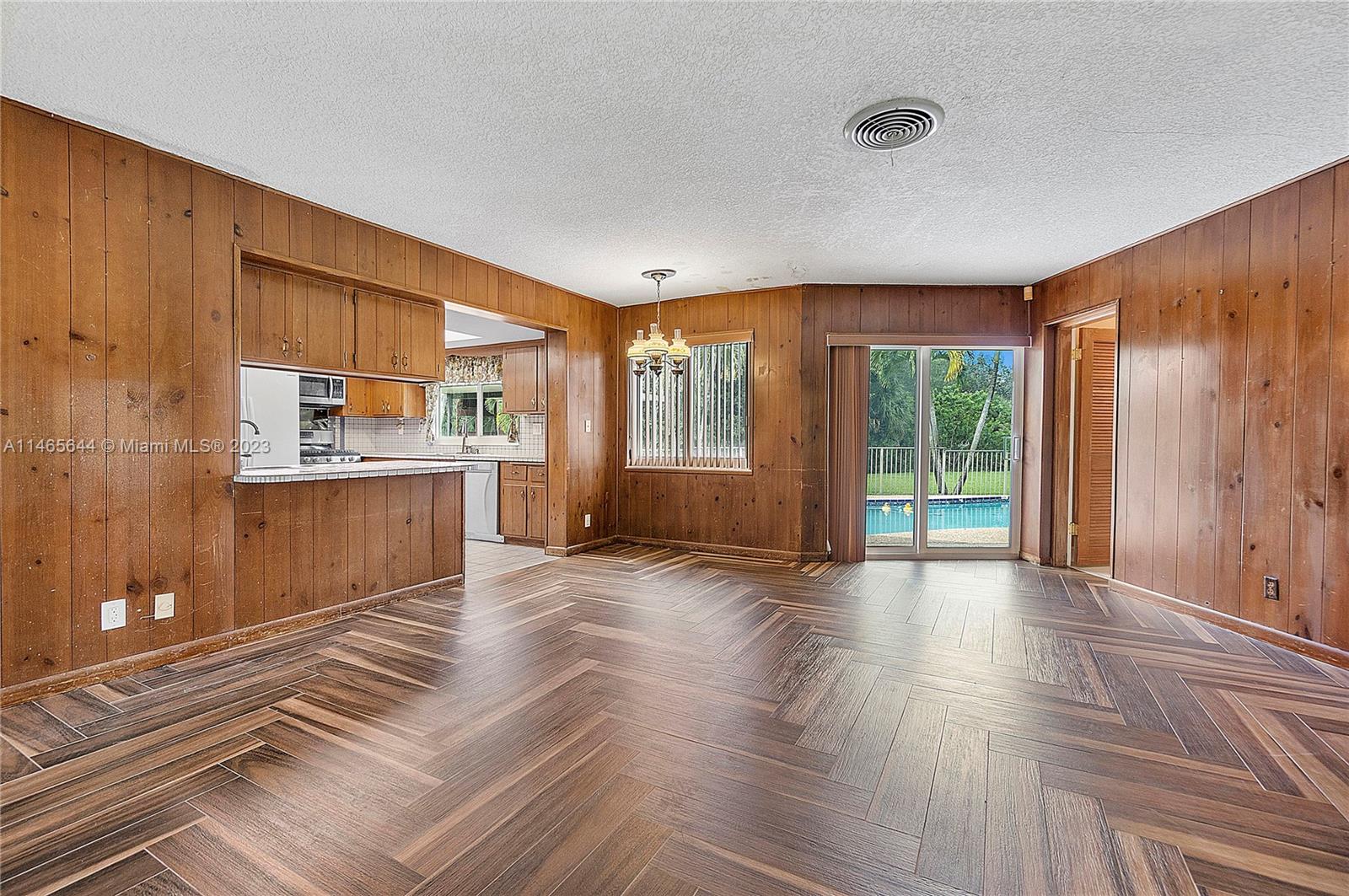 CORAL SPRINGS HILLS - Residential